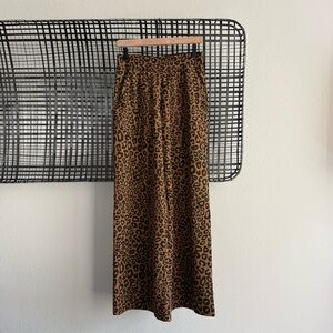 Lululemon Swift Mid-Rise Wide-Leg Pant
Leopardo Mini Desert Khaki Multi